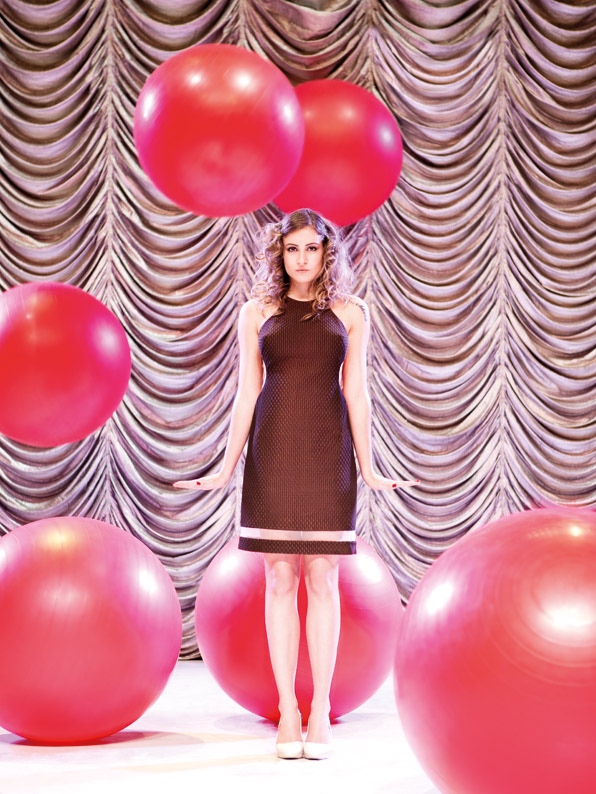 vestido Tufi Duek – sandália Clube Melissa