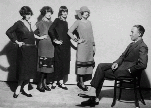 Jean Patou with his models in 1924  © Keystone-France.1