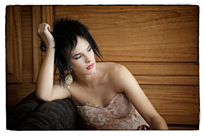 vestido MARTHA MEDEIROS (KÉR), brincos AMIAMO ACESSORI