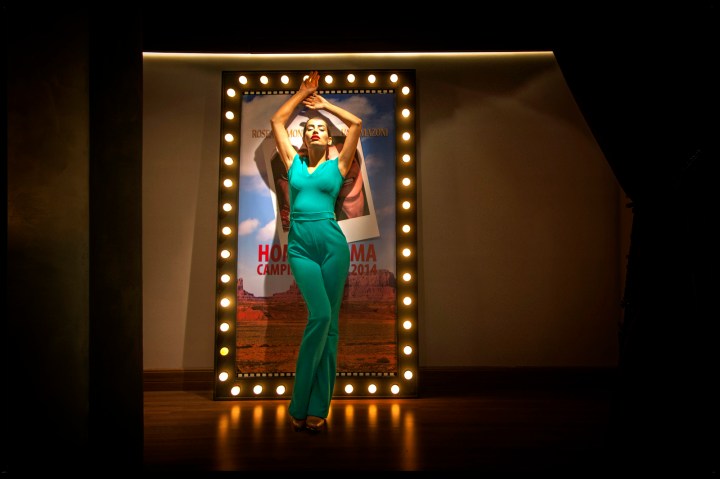 macacão e bota MARCIA MELLO, aneis ANIELLE TCHEKMENIAN