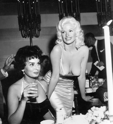 Jayne Mansfield e Sophia Loren  @ Earl Leaf/Michael Ochs Archives/Getty Images