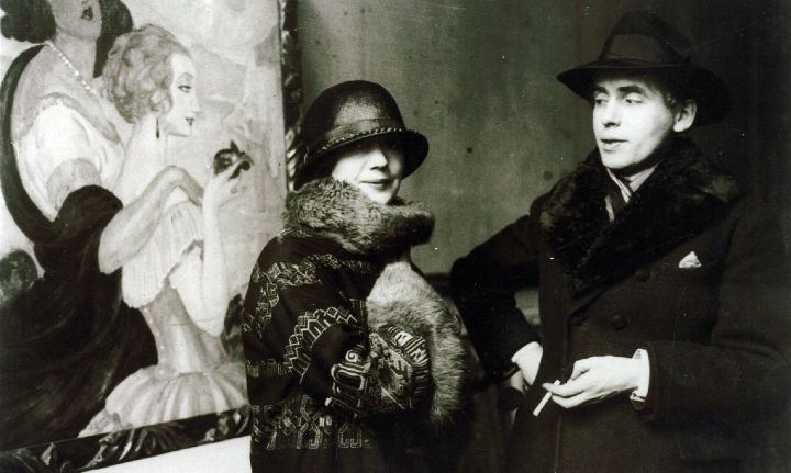 Gerda and Einar Wegener in front of Gerda's painting Sur la route d'Anacapri at an exhibition in 1924 @ The Royal Library, Denmark