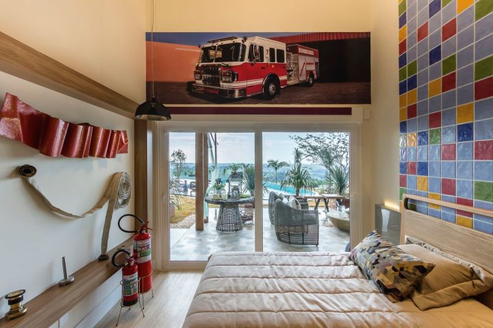 Casa Cor Campinas 2016 Casa Tropicália - Quarto do filho caçula @ João Ribeiro