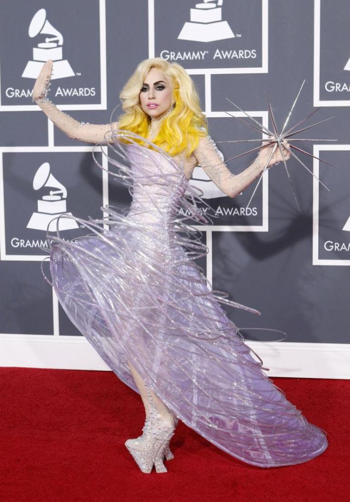 Grammy 2010 Lady Gaga veste Giorgio Armani Privé @ Getty